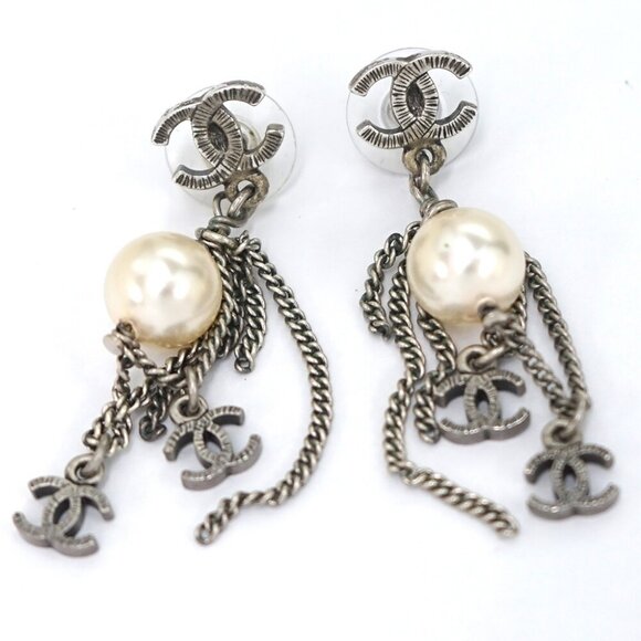 CHANEL CC Logos Pearl Fringe Charm Stud Earrings Silver Tone 09A Auth w/Box - Picture 1 of 6